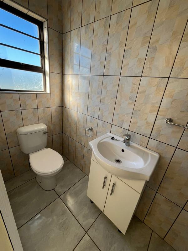 To Let 1 Bedroom Property for Rent in Kingswood Eastern Cape